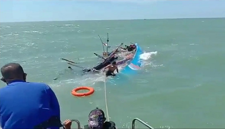 Kapal Pemancing Ikan Terbalik, 2 Orang Tenggelam, 1 Hilang