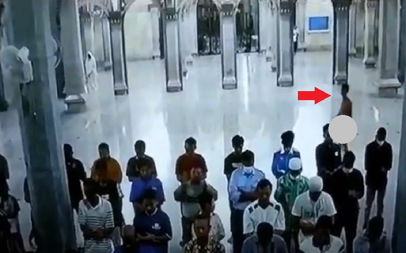 Video Viral  Pria Hanya Bercelana Dalam Ganggu Imam Shalat Magrib di Masjid