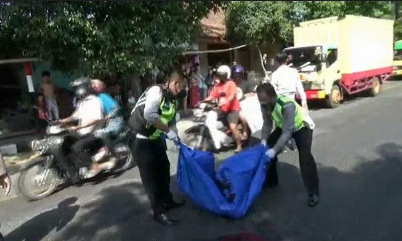 Terlindas Truk Tronton, Pemotor Perempuan di Tuban Ini Tewas Mengenaskan 
