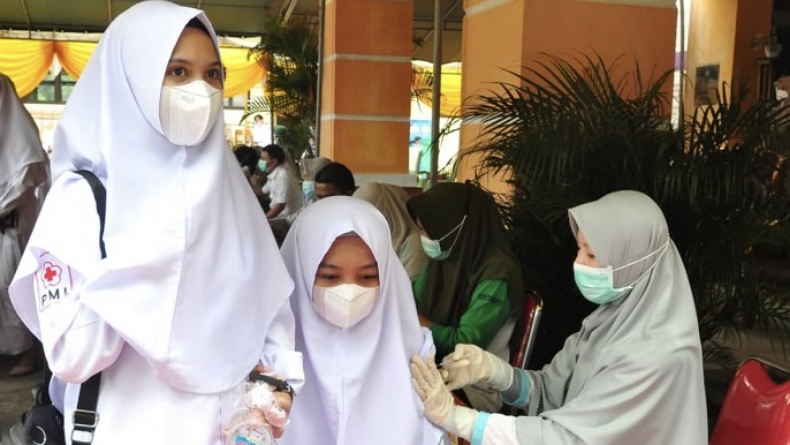 Ratusan Siswa MAN I Gorontalo Ikut Vaksinasi Covid-19