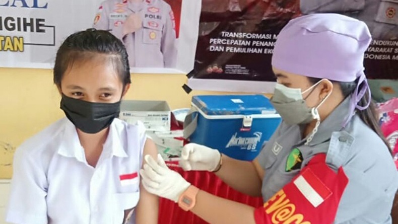 title 124 Pelajar di Manganitu Selatan Ikut Vaksinasi Polres Kepulauan Sangihe 124 Pelajar di Manganitu Selatan Ikut Vaksinasi Polres Kepulauan Sangihe