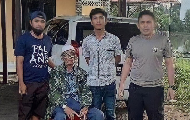 Video Viral, Kakek Pikun Bawa Rp150 Juta dalam Plastik Kresek dan Emas 250 Gram