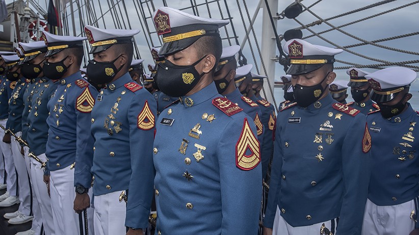 Upacara HUT ke-76 TNI AL di Atas Geladak KRI Bima Suci - Bagian 3