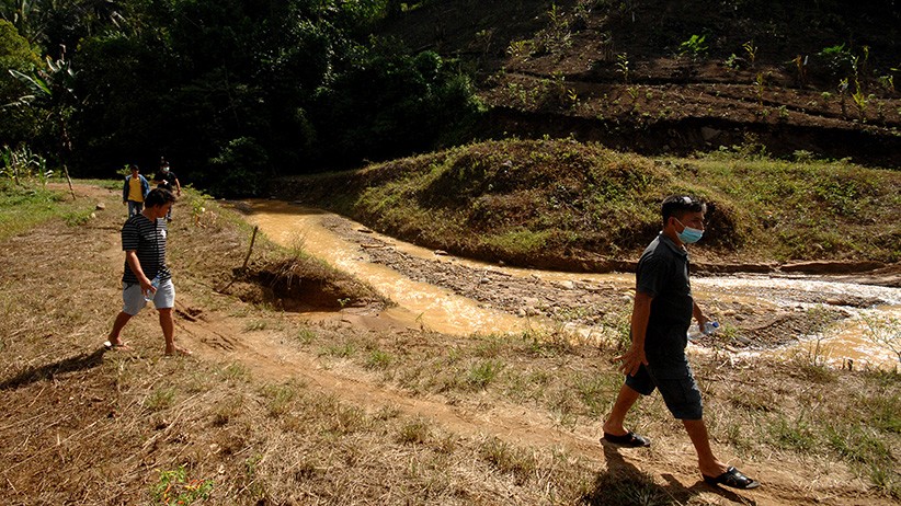 Limbah Tambang Emas Rusak Lahan Pertanian, Tanah Menjadi Tandus - Bagian 3