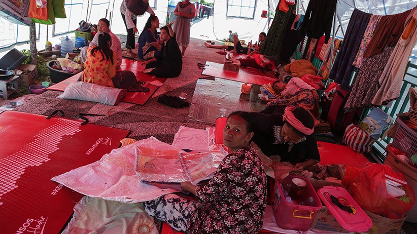 Rumah Terendam, Ratusan Korban Banjir Luapan Sungai Katingan Mengungsi  - Bagian 1