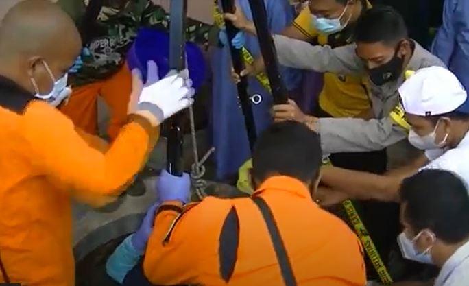 Banyuwangi Geger, Gadis 14 Tahun Terekam CCTV Buang Bayi ke Sumur