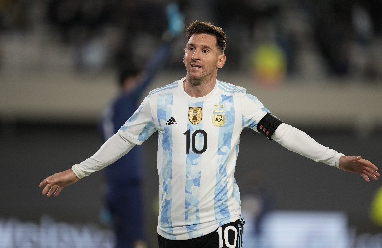 Lionel Messi saat mencetak hattrick ke gawang Bolivia