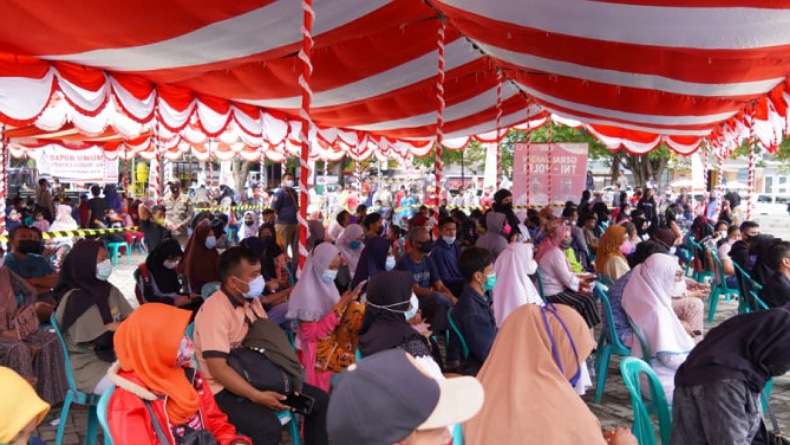 Ribuan Masyarakat Kota Gorontalo Antusias Ikut Vaksinasi Covid-19