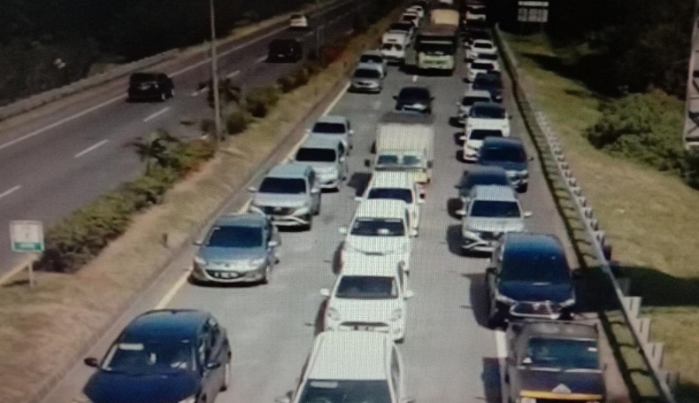 Ganjil Genap di Pintu Masuk Bandung, Kendaraan Macet hingga 4 Km di Tol Pasteur