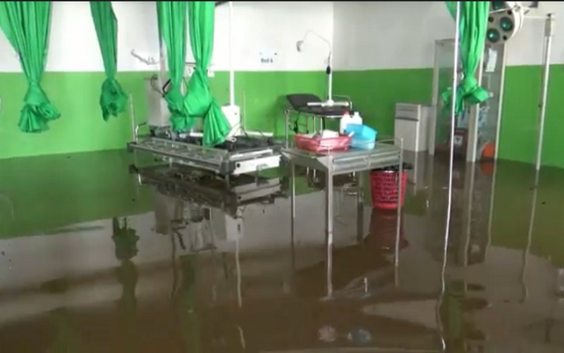  RSUD Diterjang Banjir, Pasien Covid-19 Dievakuasi ke Hotel 