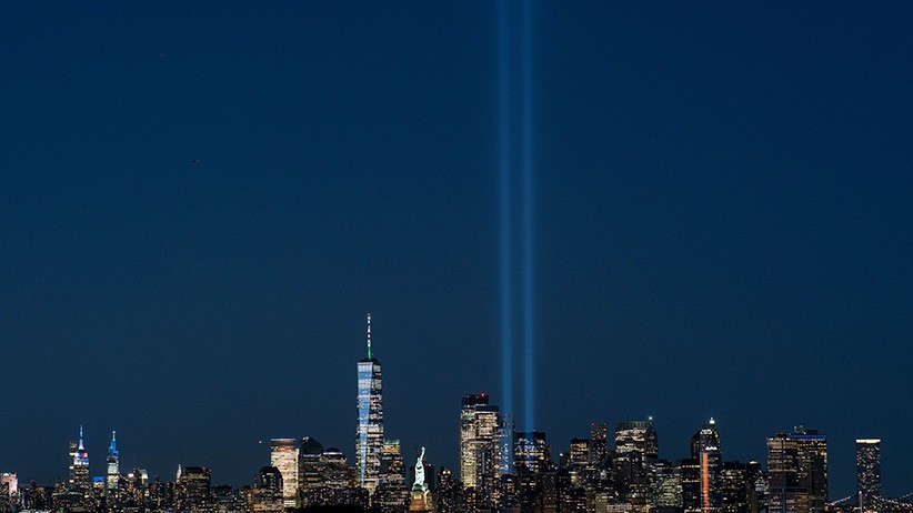 20 Tahun Serangan 11 September, Lampu Menjulang Tinggi di Bekas Menara Kembar WTC - Bagian 1