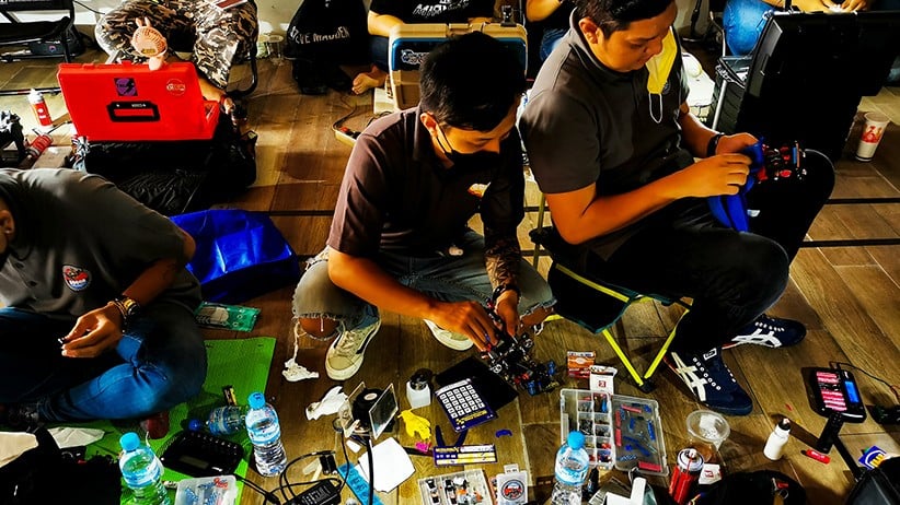 Nostalgia dengan Mobil Balap Tamiya Sambil Meningkatkan Kreativitas - Bagian 4