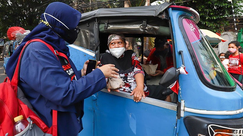 Peduli UMKM, Sahabat Ganjar Borong Makanan Pedagang Kaki Lima - Bagian 5
