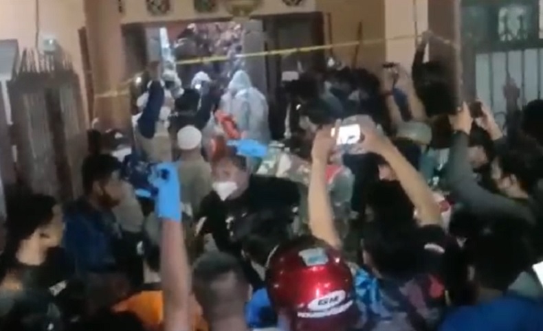 title Tragis, 3 Warga Banjarmasin Tewas Tertimbun Ratusan Lusin Pakaian di Gudang Tragis, 3 Warga Banjarmasin Tewas Tertimbun Ratusan Lusin Pakaian di Gudang