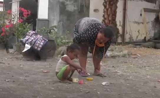 Balita di Tegal Suka Makan Pasir Tiap Hari, Menangis Kalau Dilarang
