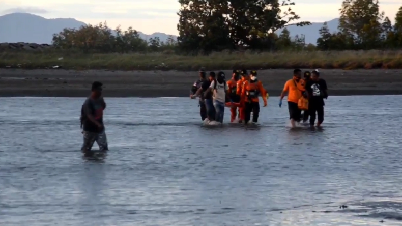 Asyik Cari Tiram Malah Temukan Mayat, Emak-Emak di Aceh Geger