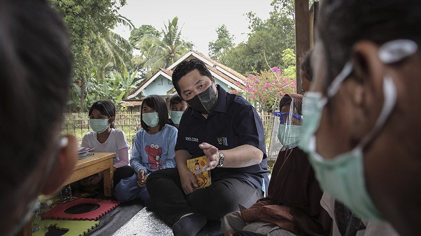 Potret Erick Thohir Berikan 25 Taman Bacaan dan Cek Wisata Taman Tebing Koja - Bagian 3