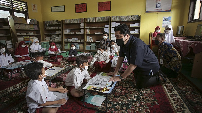 Potret Erick Thohir Berikan 25 Taman Bacaan dan Cek Wisata Taman Tebing Koja - Bagian 1