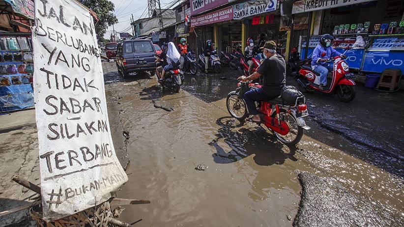 Jalan Raya Bojong Gede Rusak Parah, Pengendara Tidak Sabar Diminta Terbang - Bagian 1