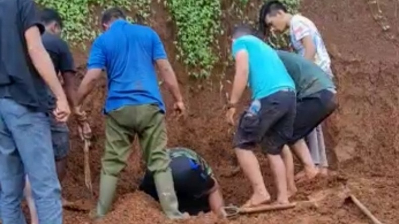 Aksi Heroik 2 Babinsa Selamatkan Nyawa Warga Tertimbun Longsor di Manado