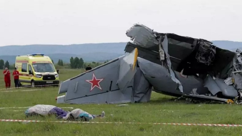 Pesawat Penumpang Mendarat Darurat di Hutan Terpencil, 4 Orang Tewas