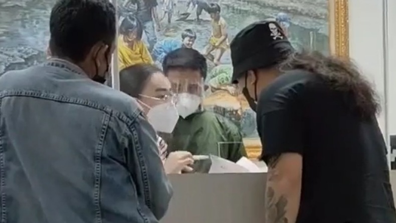 Viral Pria Bertato di Manado Bantu Warga Kesulitan Bayar Biaya Tagihan Rumah Sakit