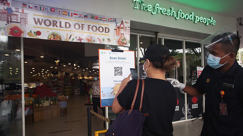 Masuk Supermarket Wajib Gunakan Aplikasi PeduliLindungi - Bagian 1