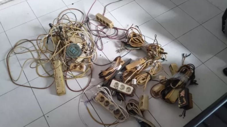 Cegah Kebakaran di Lapas Padang, Petugas Razia Colokan Listrik Ilegal Milik Napi