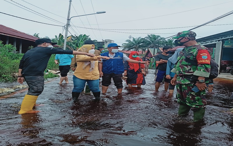 Wali Kota Palangka Raya Tinjau Lokasi Banjir di Jalan Anoi