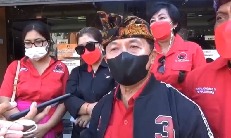 title Serentak, DPD dan DPC PDIP Bali Laporkan Hoaks Megawati Sakit ke Polisi Serentak, DPD dan DPC PDIP Bali Laporkan Hoaks Megawati Sakit ke Polisi