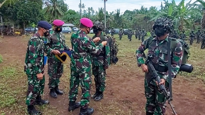 title Tingkatkan Keterampilan, Yonmarhanlan Bitung Gelar Latihan Tempur Darat di Likupang  Tingkatkan Keterampilan, Yonmarhanlan Bitung Gelar Latihan Tempur Darat di Likupang