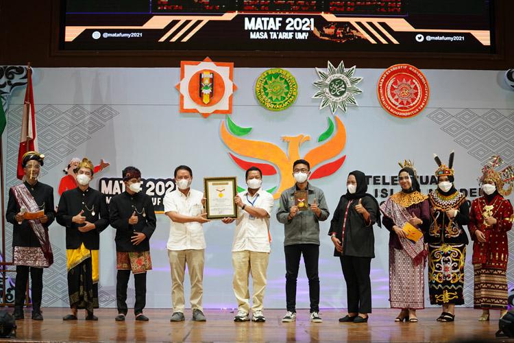 Gunakan Bahasa Daerah dan Baju Adat, Perkenalan Mahasiswa Baru UMY Pecahkan Rekor MURI 