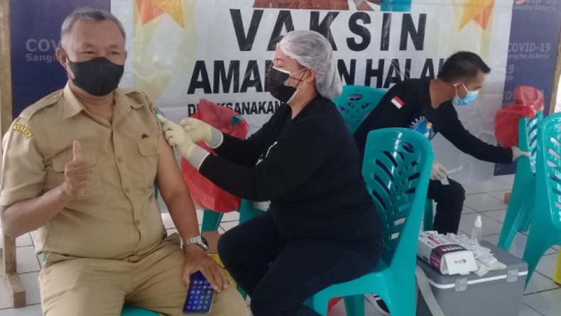 Pemkab Sangihe Targetkan 30 Warga Tervaksin Akhir September Bagian 1<script async src=