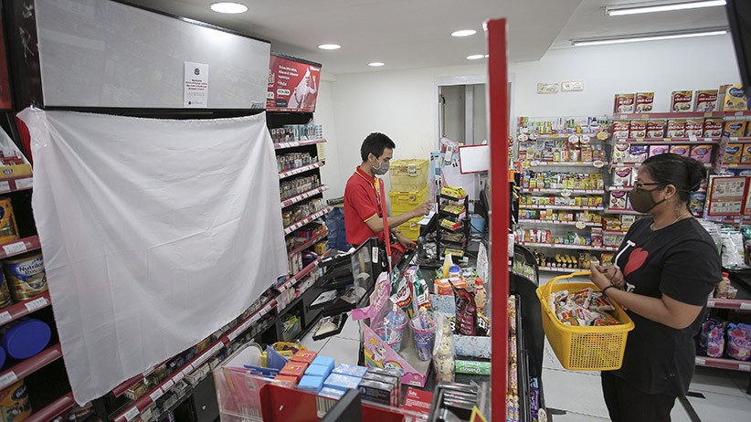 Begini Tampilan Minimarket DKI Jakarta yang Tutup Etalase Rokok  - Bagian 2
