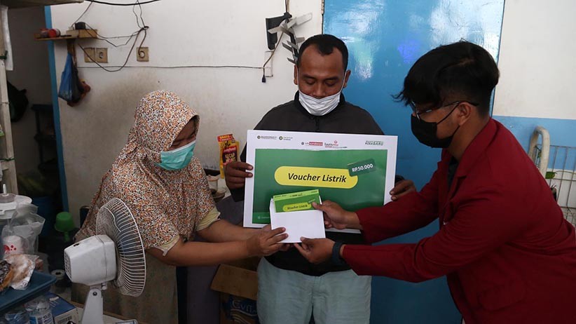 Mahasiswa Surabaya Blusukan ke Gang Sempit, Jemput Warga Ikut Vaksinasi - Bagian 3