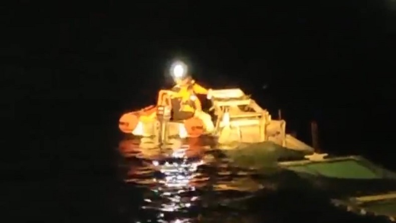 Basarnas Kendari Evakuasi 2 Jasad Korban Kapal Tenggelam di Perairan Laut Banda