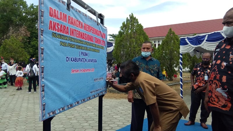 title Peringatan Hari Aksara Internasional, 4.038 Warga di Kabupaten Jayapura Masih Buta Aksara Peringatan Hari Aksara Internasional, 4.038 Warga di Kabupaten Jayapura Masih Buta Aksara
