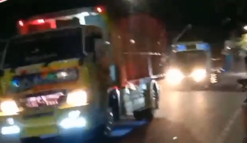 Viral Konvoi Truk Ugal-Ugalan di Jalanan Surabaya, Polisi: Sedang Kami Buru 
