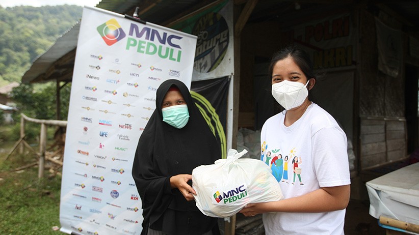 MNC Peduli Blusukan ke Daerah Terpencil, Salurkan Sembako untuk Warga Kampung Cisadon - Bagian 1