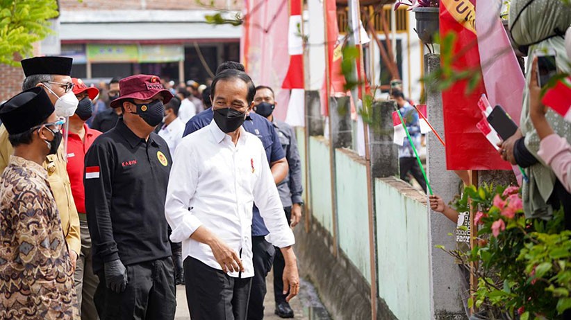 Presiden Jokowi Tinjau Vaksinasi dari Pintu ke Pintu yang Digelar BIN di Aceh - Bagian 5