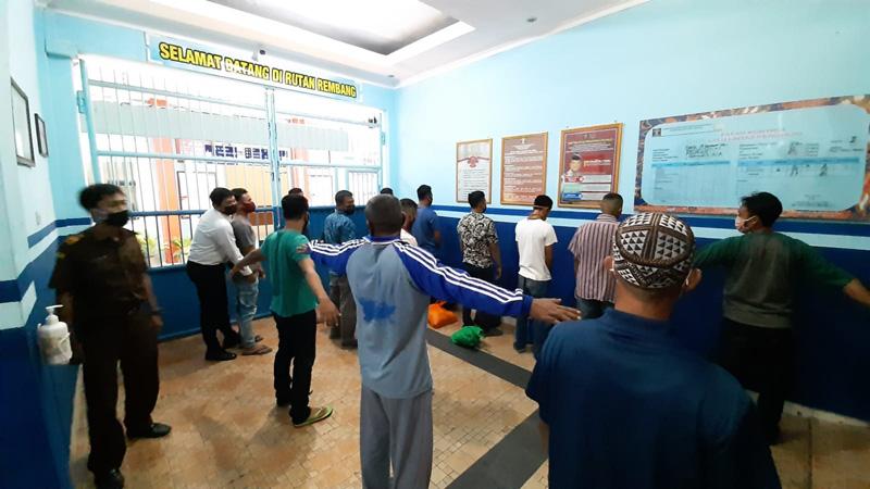 Kejari Eksekusi 13 Orang ke Rutan Rembang terkait Kasus Pengeroyokan Nelayan dan Perusakan Kapal