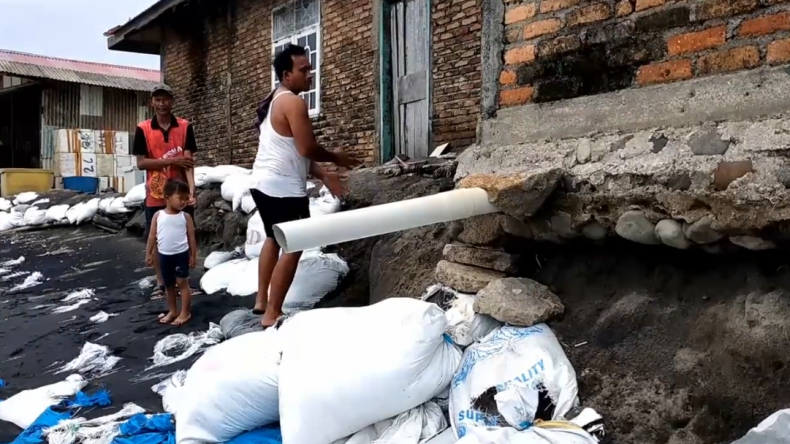 4 Rumah di Padang Pariaman Nyaris Ambruk karena Abrasi