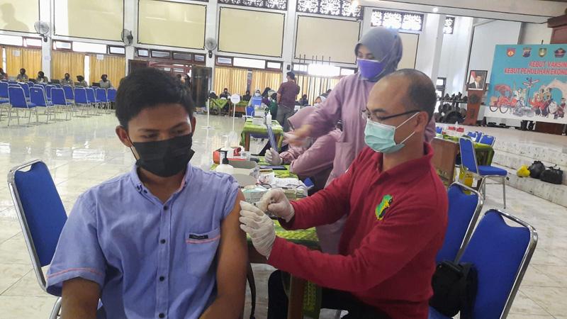 Kebut Vaksinasi Presisi, Alumni Akabri 1996 Bharatasena Sasar Mahasiswa Solo Raya