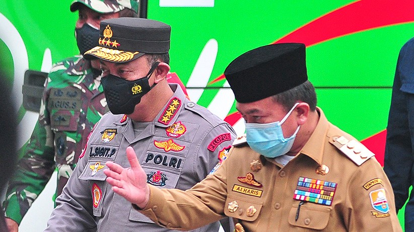 Panglima TNI dan Kapolri Tinjau Vaksinasi di Jambi - Bagian 2