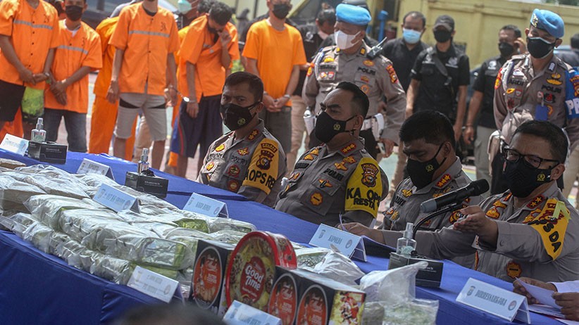 Kaleng Biskuit Berisi 117 Kg Sabu Milik Pengedar Narkoba Jaringan Internasional - Bagian 1