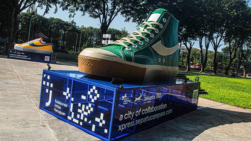 Sepatu Berukuran Raksasa Dipajang di Lapangan Banteng - Bagian 1