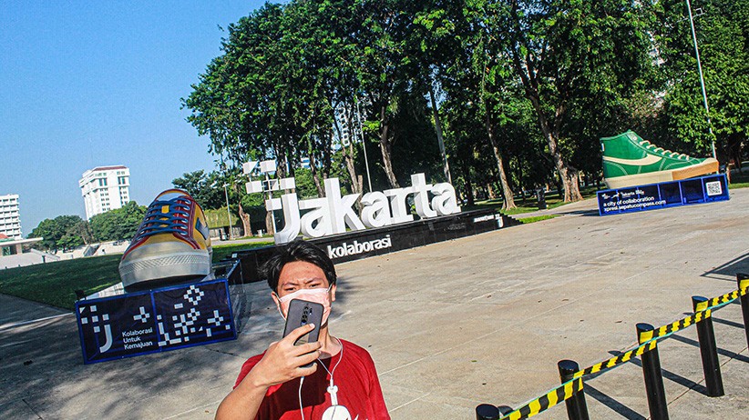 Sepatu Berukuran Raksasa Dipajang di Lapangan Banteng - Bagian 3