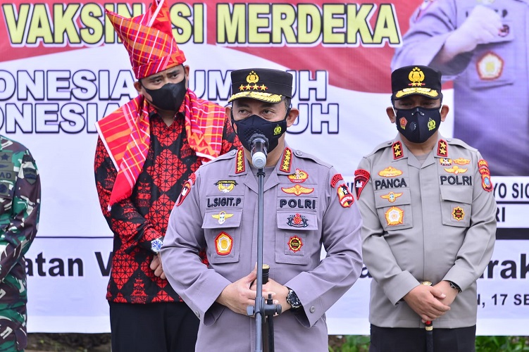 Vaksinasi Serentak 31 Titik di Sumut, Kapolri Pastikan Target Presiden Jokowi Tercapai