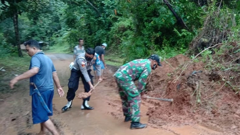 Longsor di Kepulauan Sangihe, Material Tanah dan Bebatuan Tutupi Sejumlah Jalan 