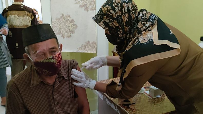 Vaksinasi Covid-19 di Bangka Tengah Tembus 2.000 Dosis dalam Sehari, Target Desember 70 Persen